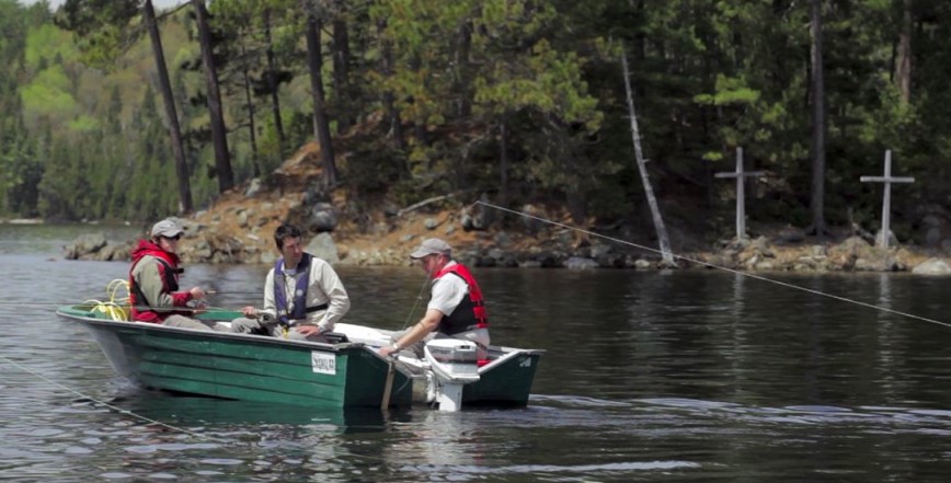 Pêcher la ouananiche sur le mythique Lac au Sorcier !